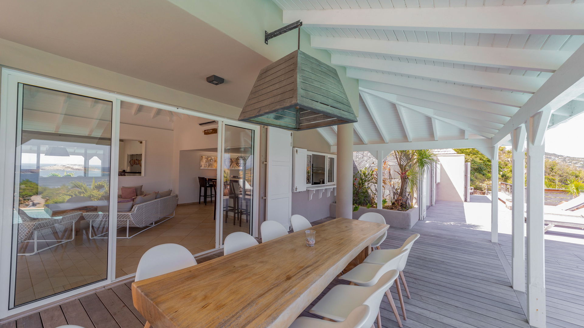 KITCHEN & DINING AREA