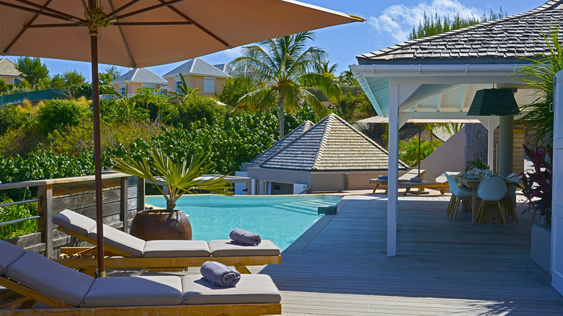 POOL & TERRACE