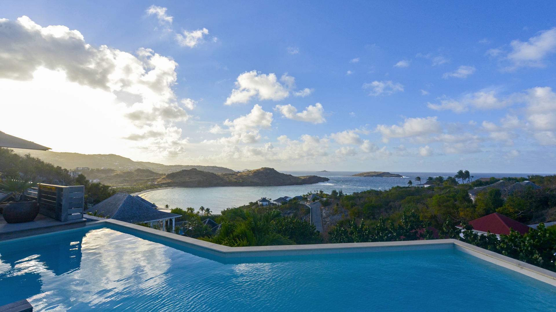 POOL & TERRACE