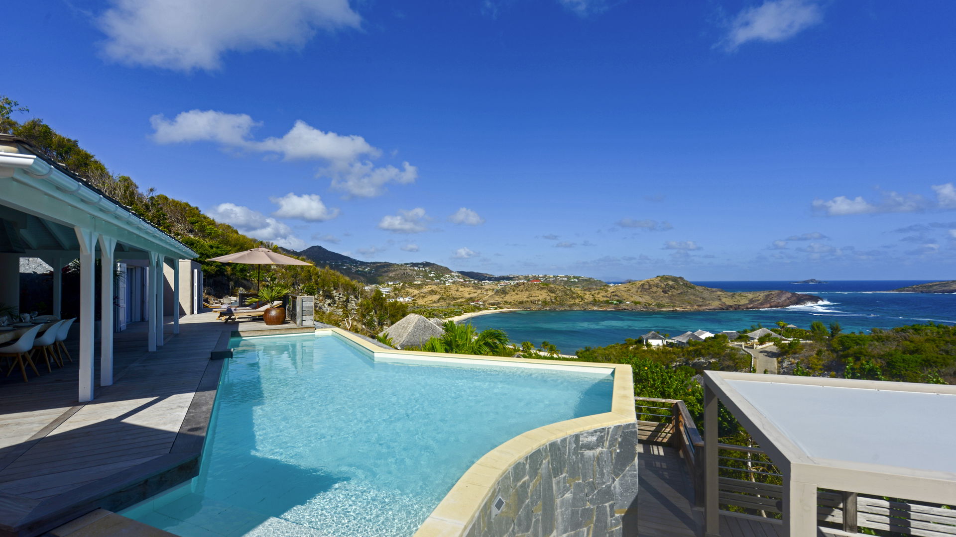 POOL & TERRACE