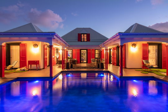 VILLA GENEVIEVE BY NIGHT 2