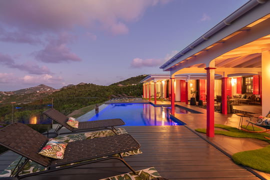 VILLA GENEVIEVE BY NIGHT 3