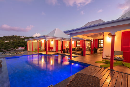 VILLA GENEVIEVE BY NIGHT 4
