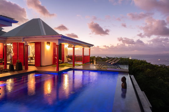 VILLA GENEVIEVE BY NIGHT 6