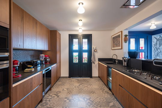 VILLA GENEVIEVE KITCHEN & DINING AREA 1
