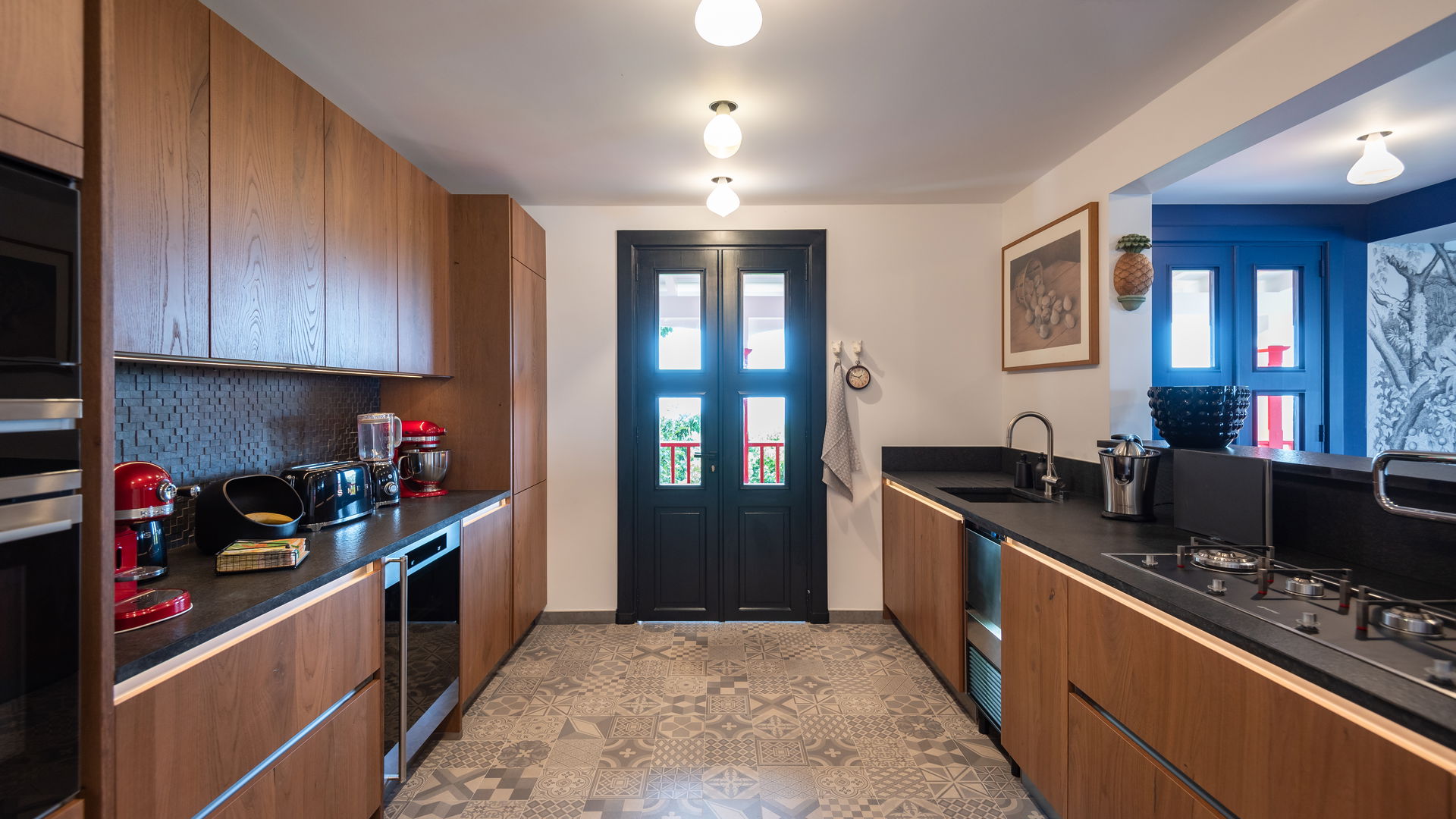 KITCHEN & DINING AREA