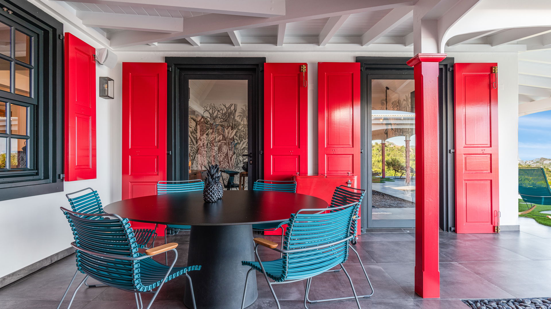 KITCHEN & DINING AREA