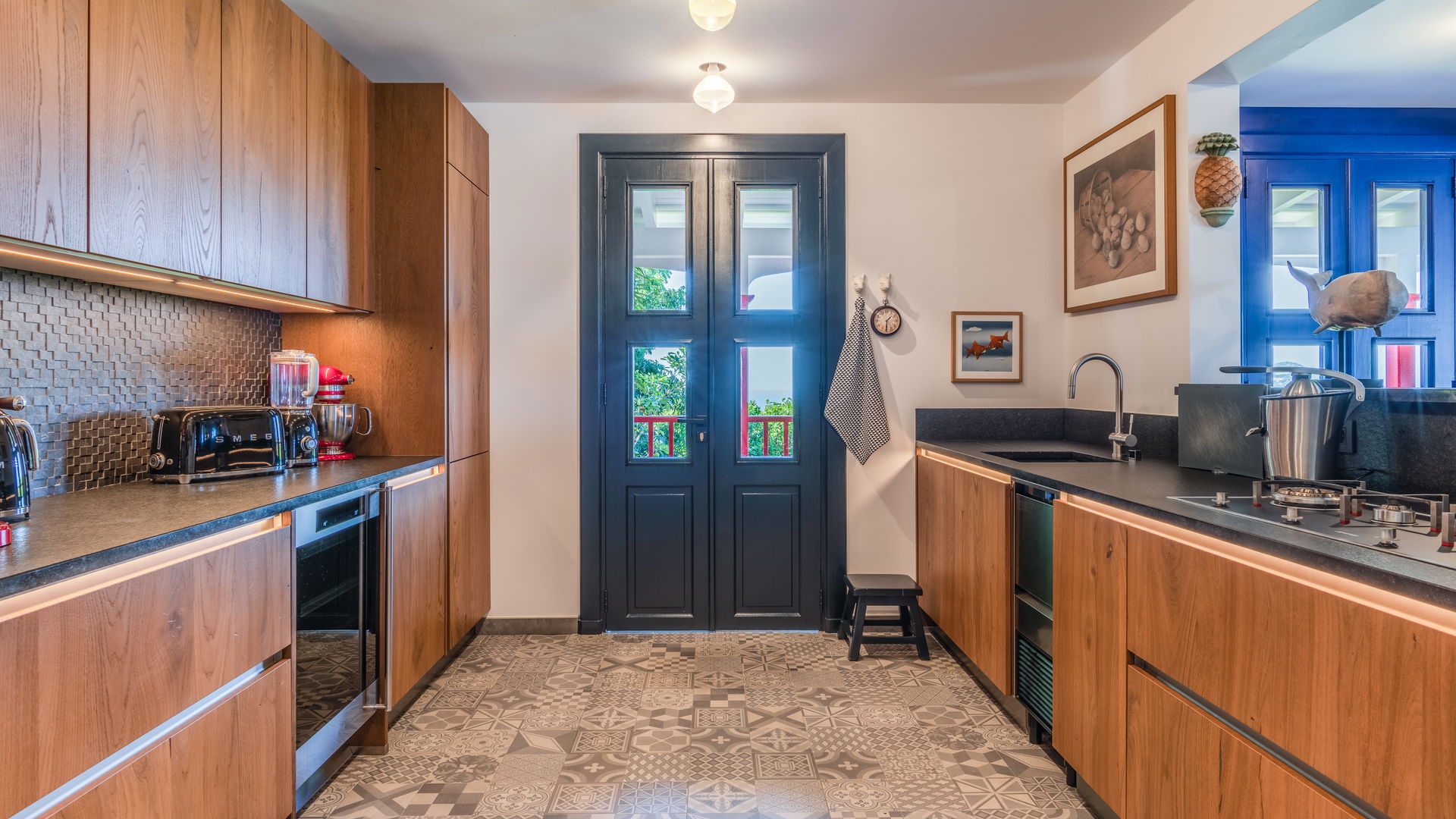 KITCHEN & DINING AREA
