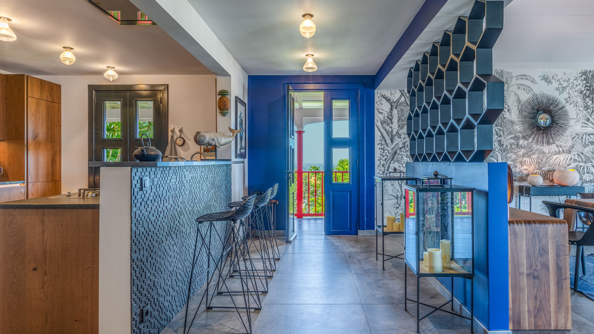 KITCHEN & DINING AREA
