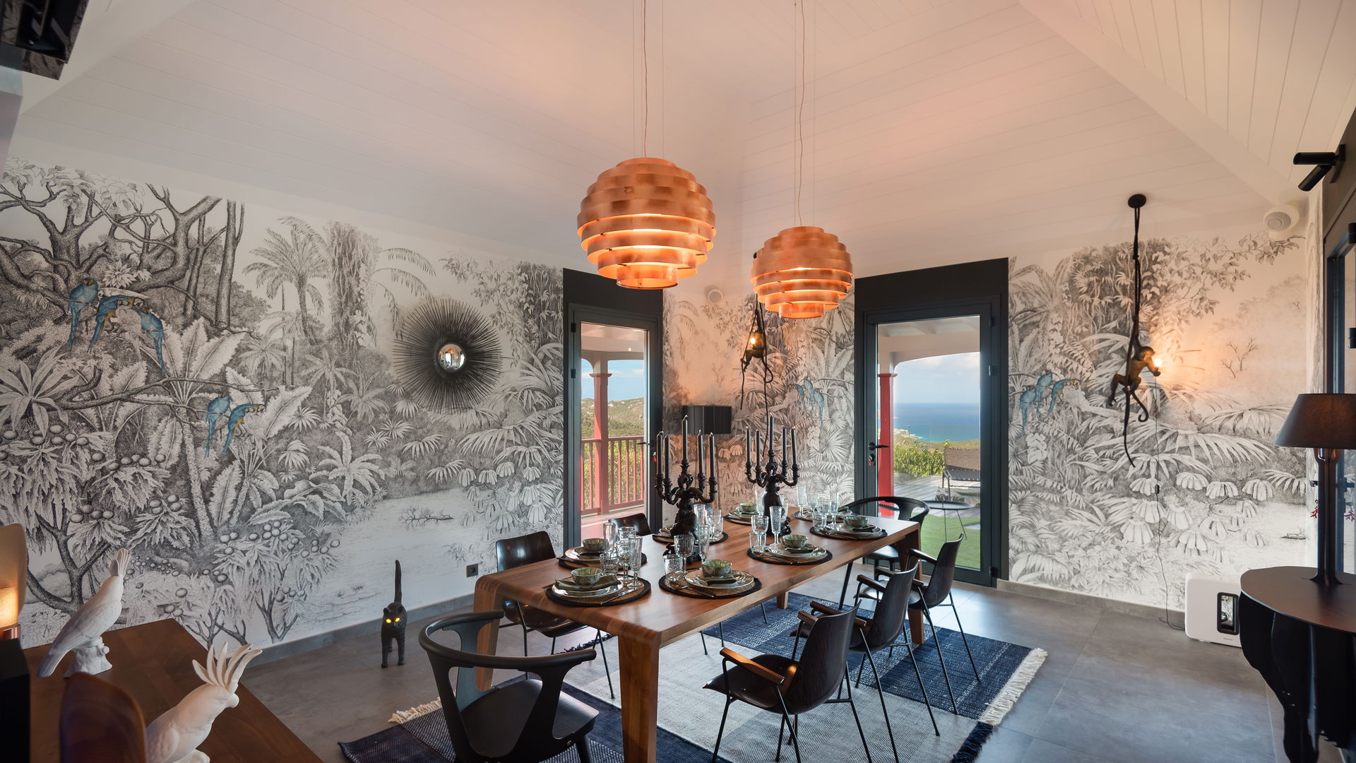 KITCHEN & DINING AREA