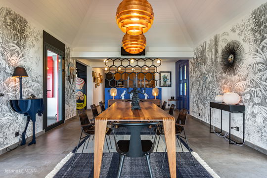 VILLA GENEVIEVE KITCHEN & DINING AREA 8