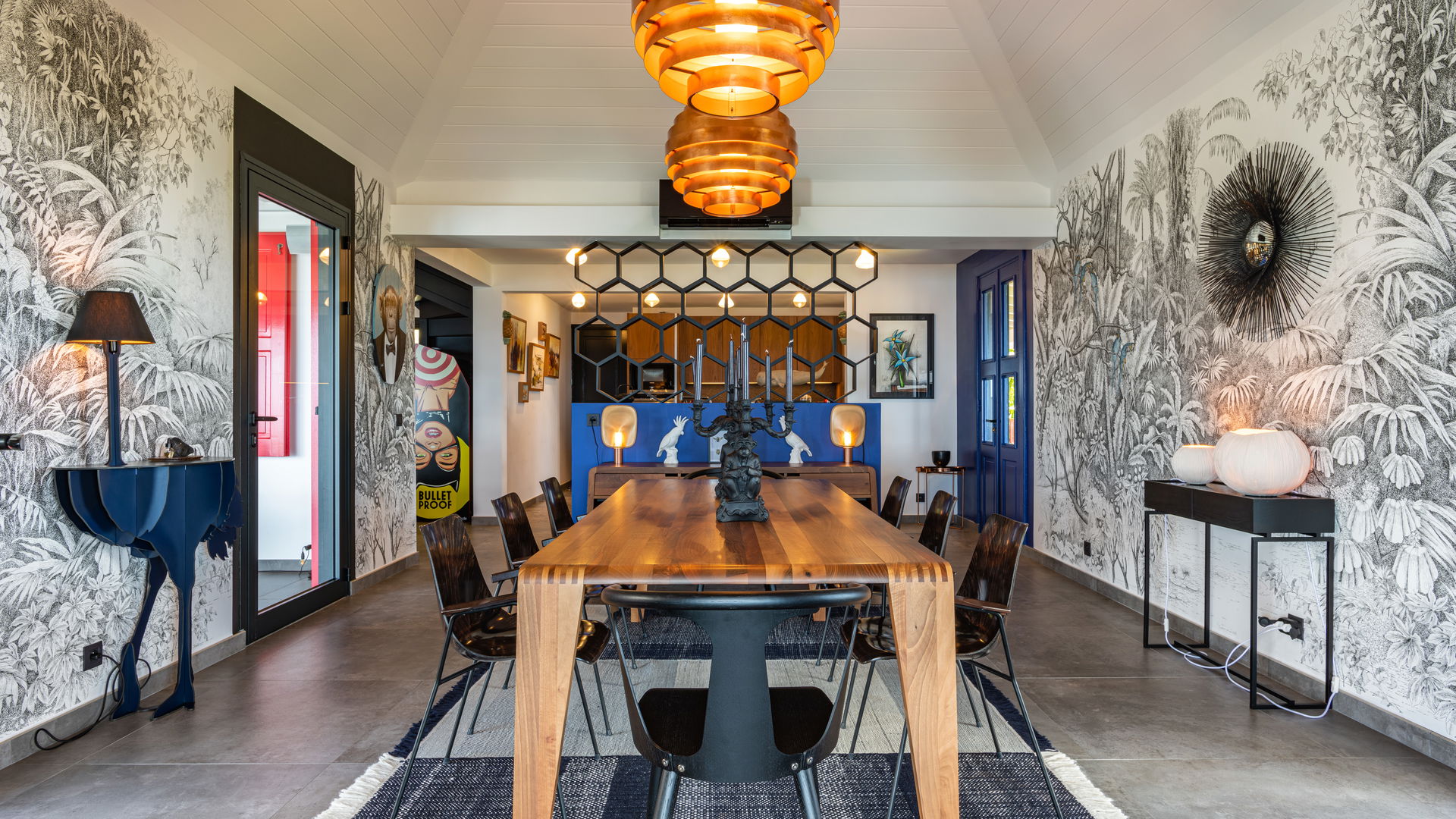 KITCHEN & DINING AREA