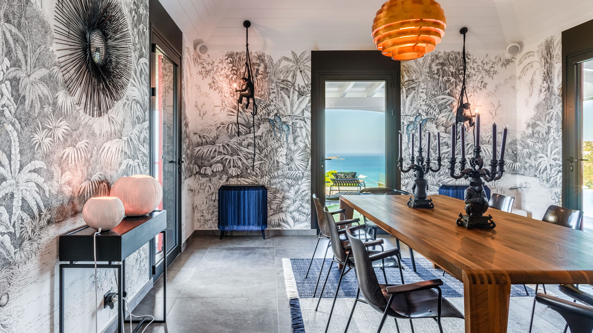 KITCHEN & DINING AREA