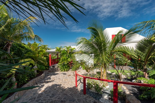 VILLA GENEVIEVE OUTDOORS 2