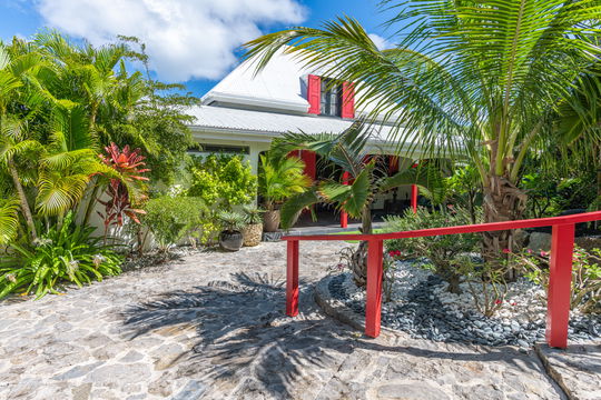 VILLA GENEVIEVE OUTDOORS 3