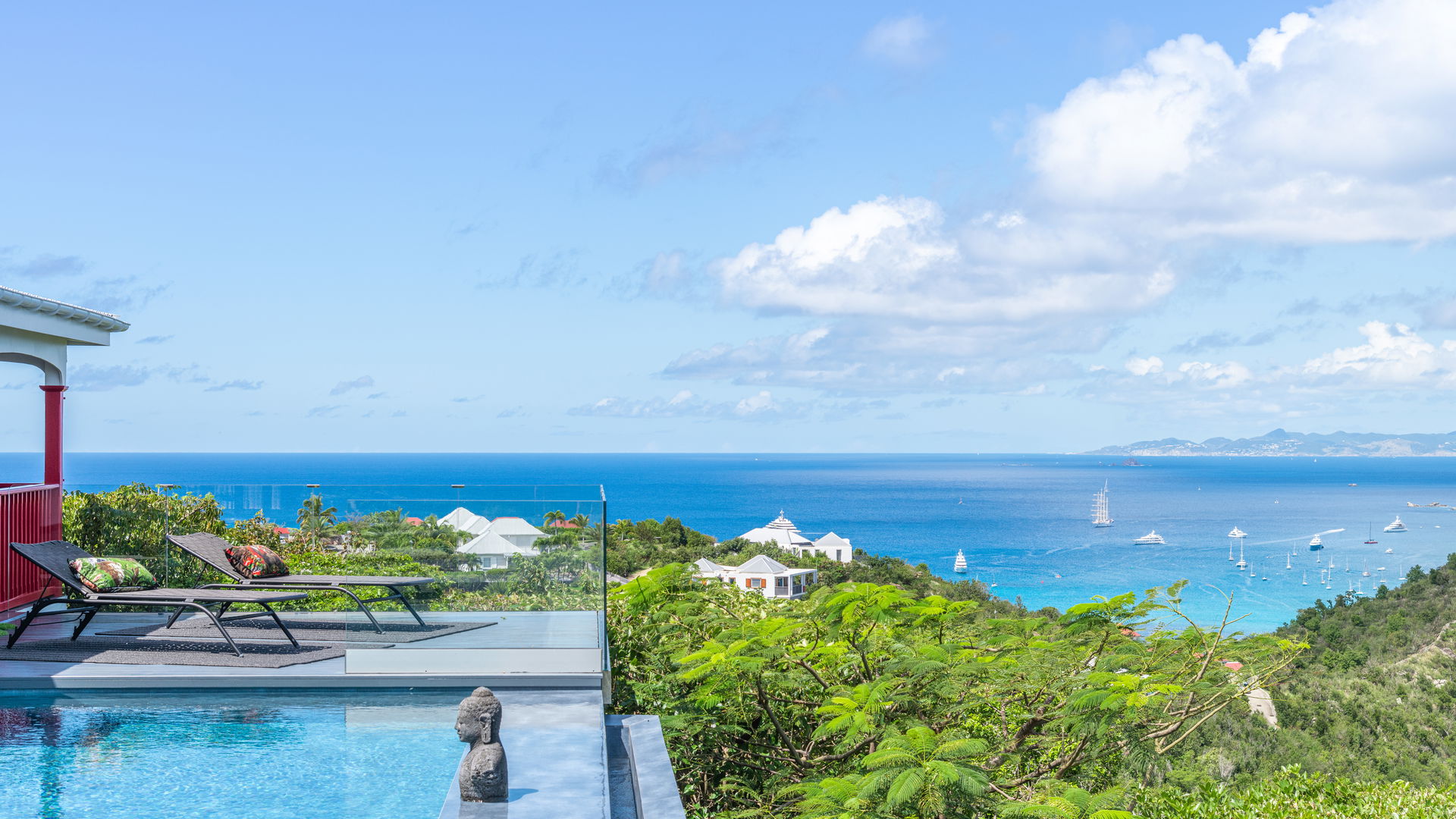 POOL & TERRACE