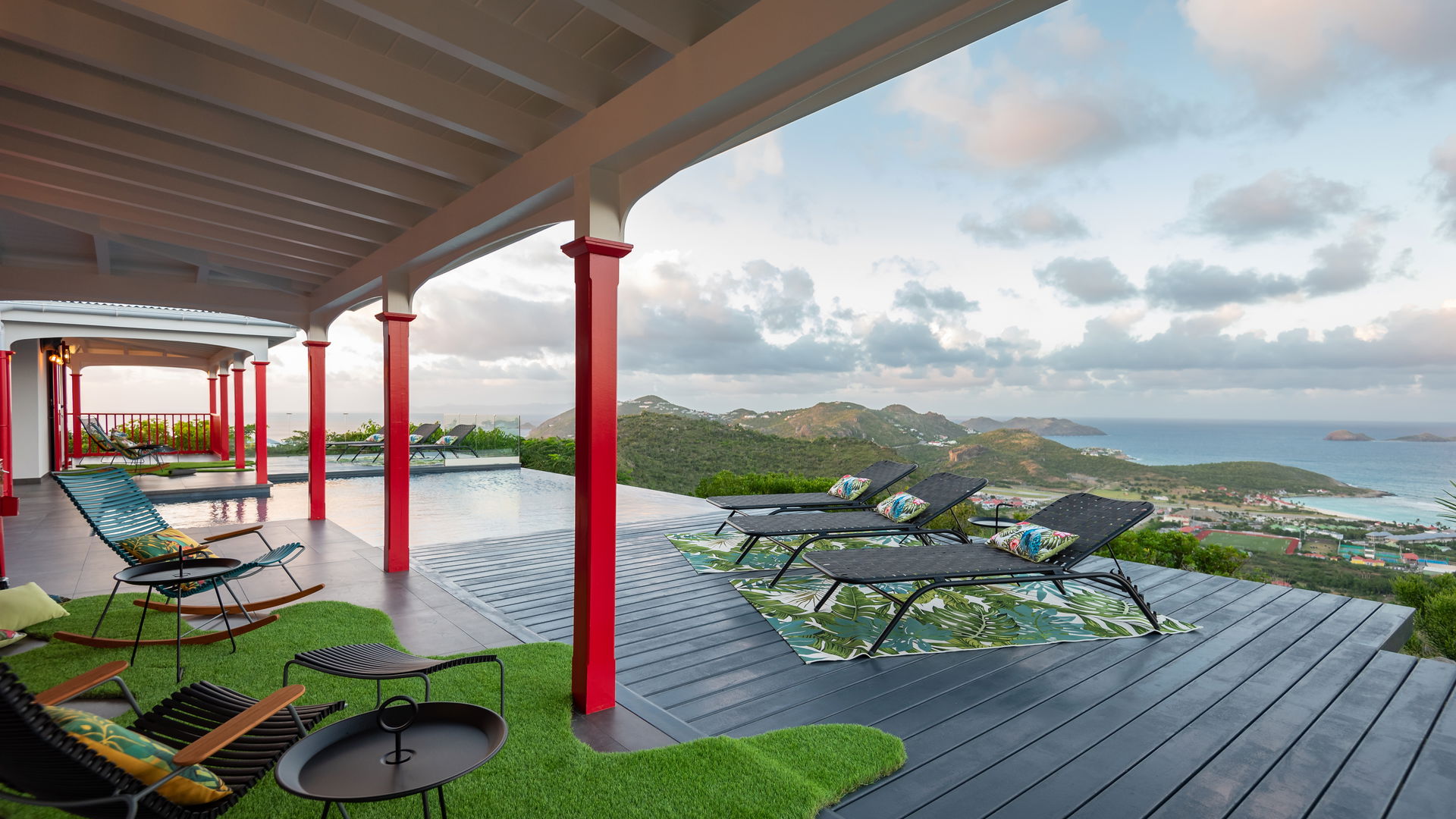 POOL & TERRACE