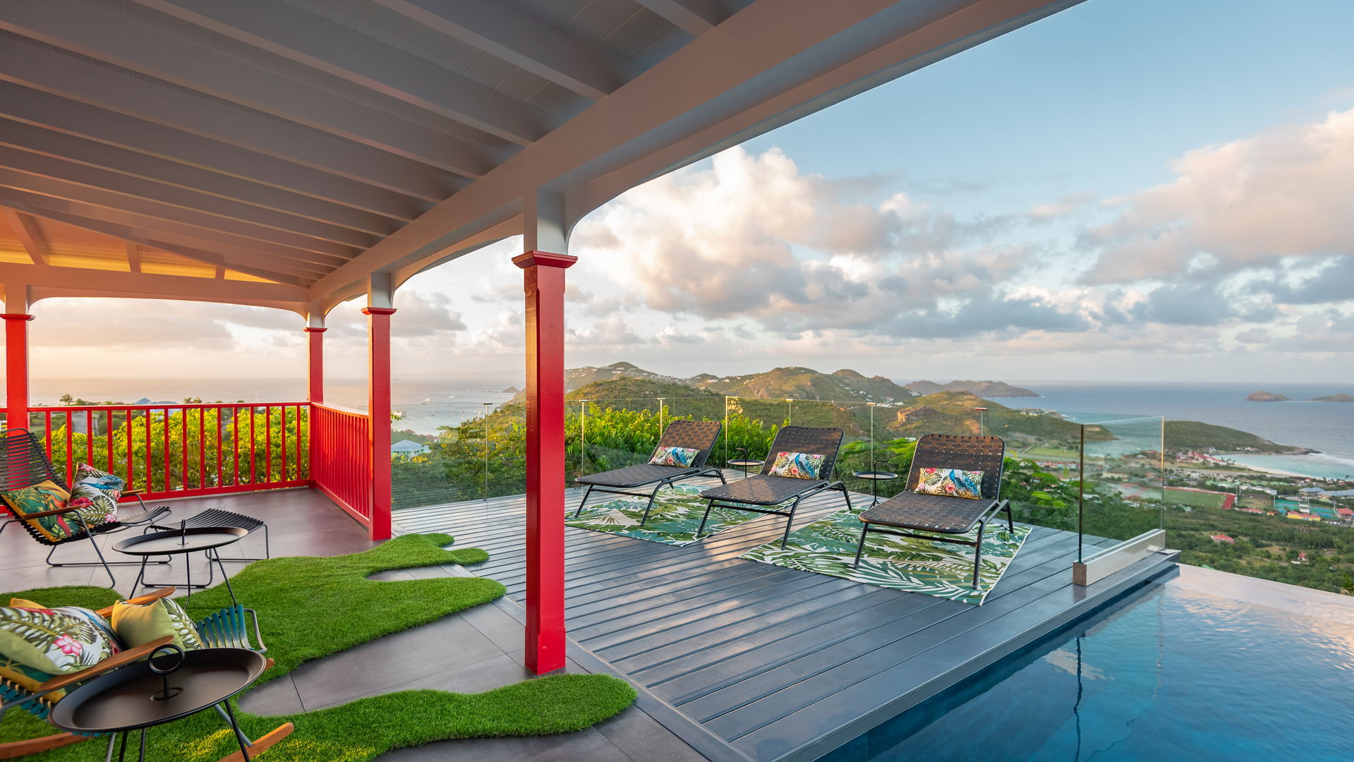 POOL & TERRACE