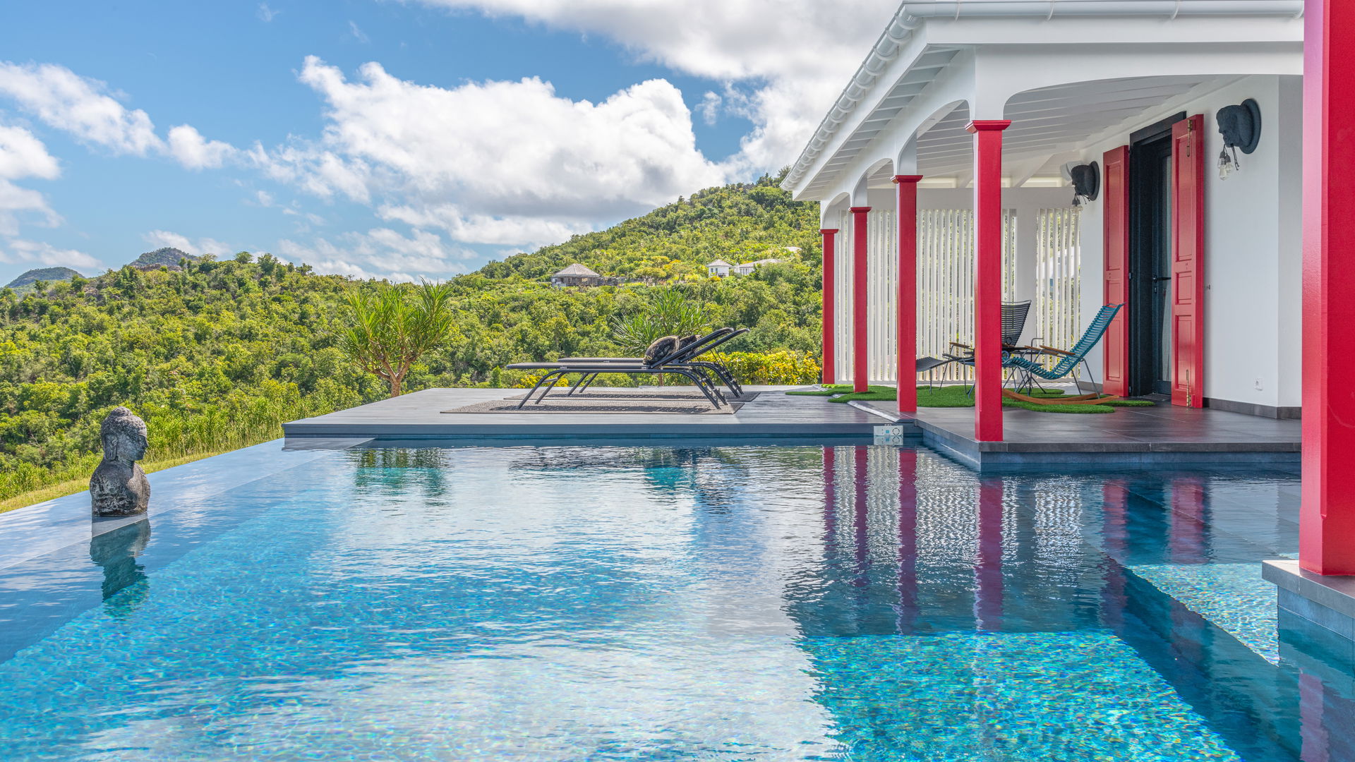 POOL & TERRACE