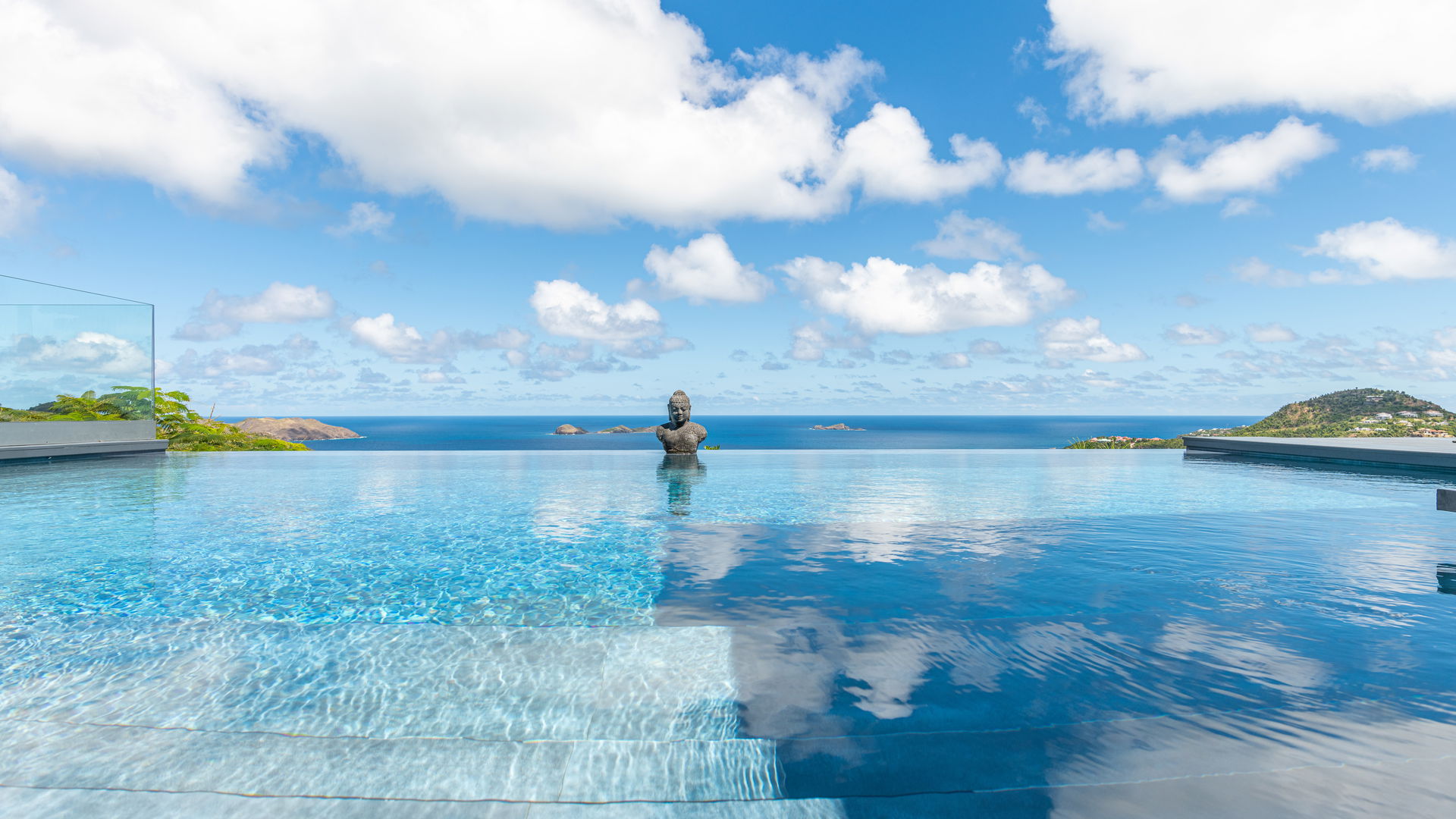 POOL & TERRACE