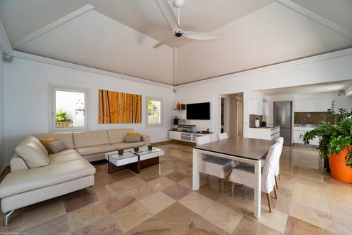 VILLA GRAIN DE FOLIE LIVING & INDOOR DINING AREA 1