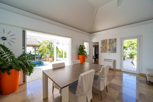 VILLA GRAIN DE FOLIE LIVING & INDOOR DINING AREA 3