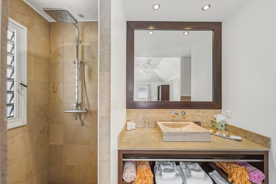 VILLA ENCLOS BEDROOM2 4