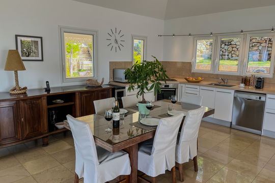 VILLA ENCLOS KITCHEN & DINING AREA 1
