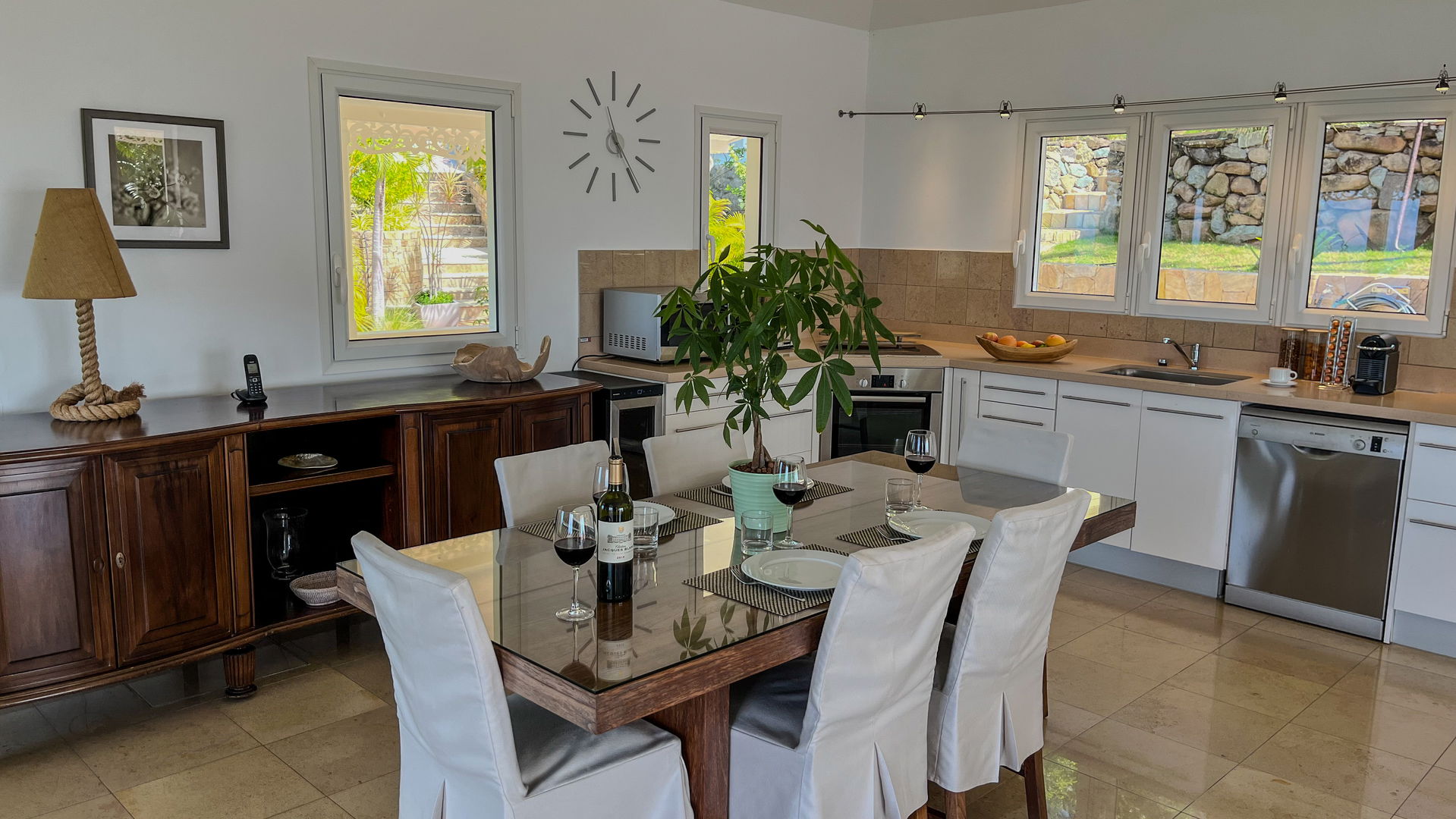 KITCHEN & DINING AREA