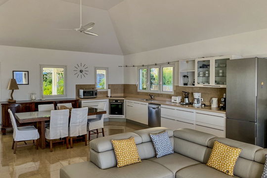VILLA ENCLOS KITCHEN & DINING AREA 2