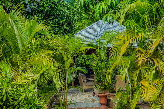 VILLA ENCLOS OUTDOORS 2