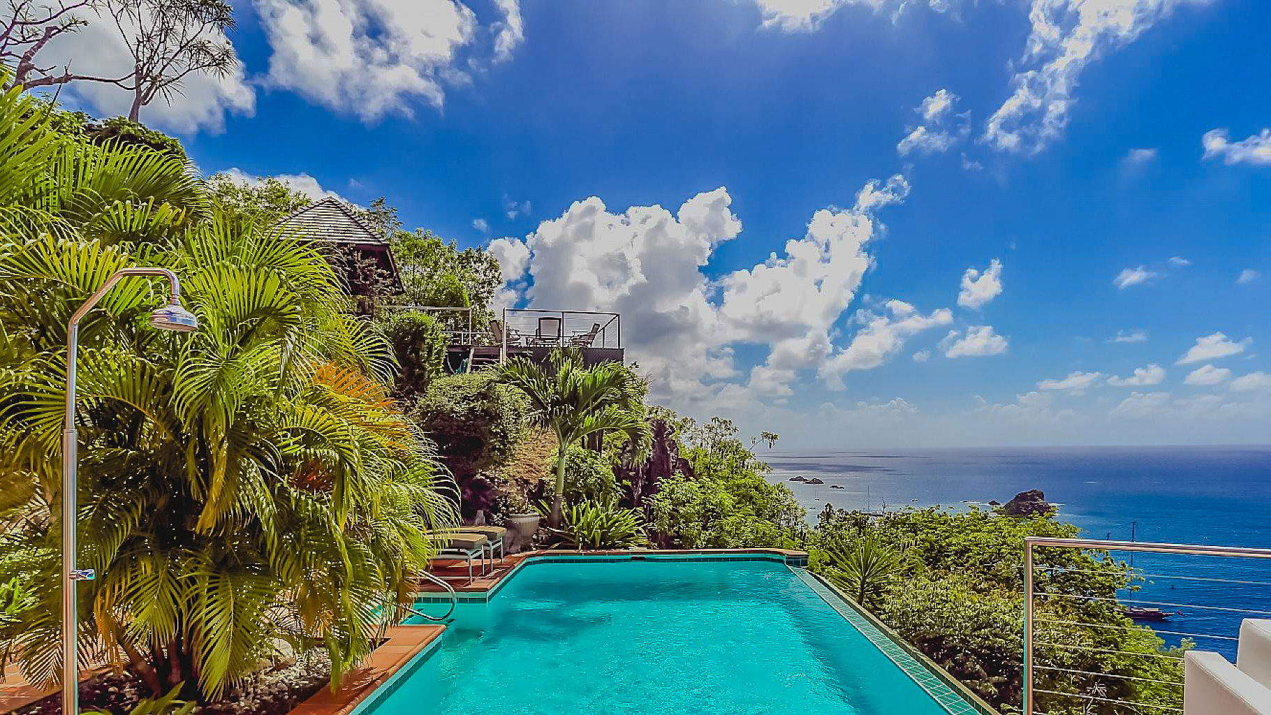 POOL & TERRACE