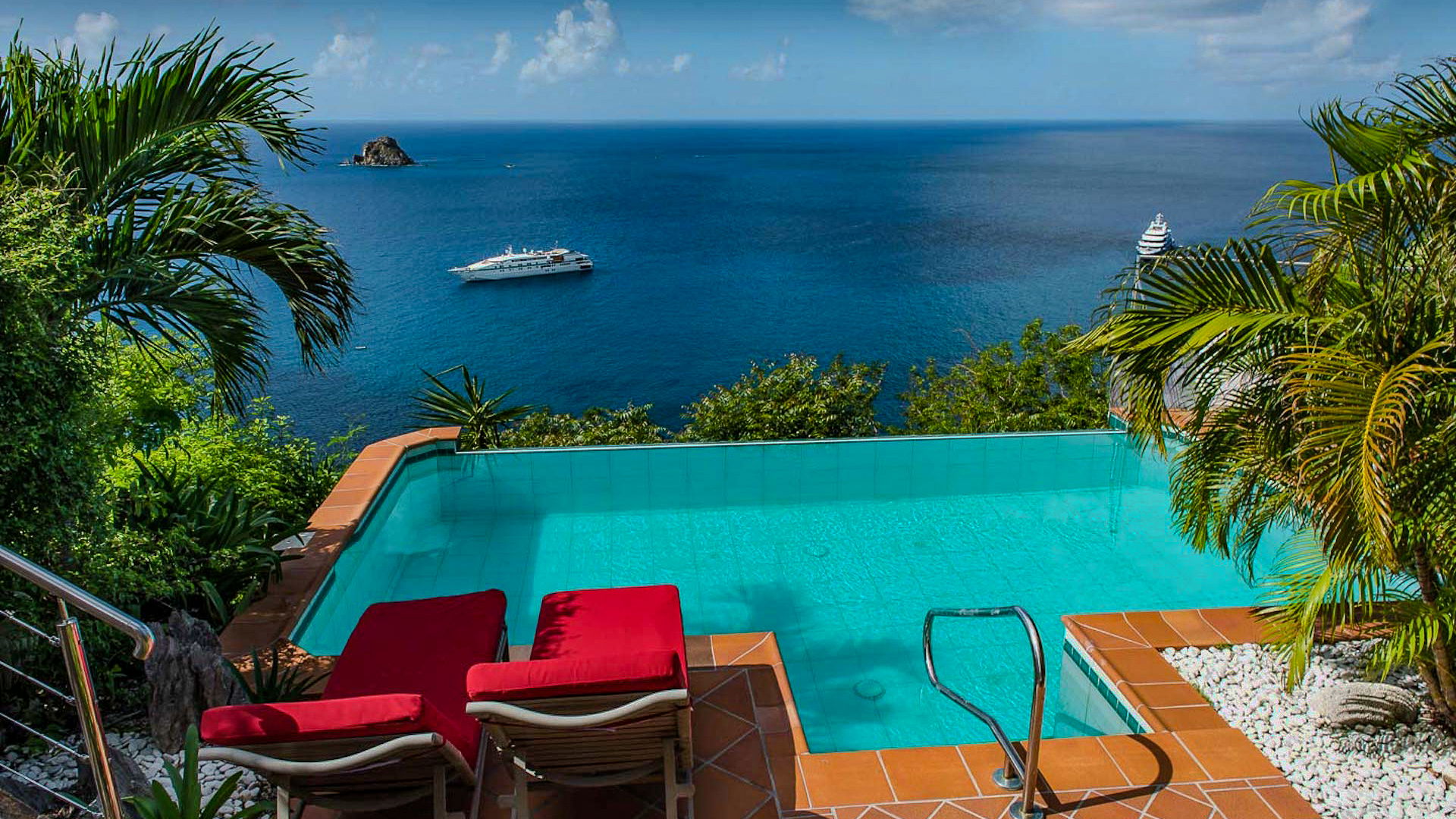 POOL & TERRACE