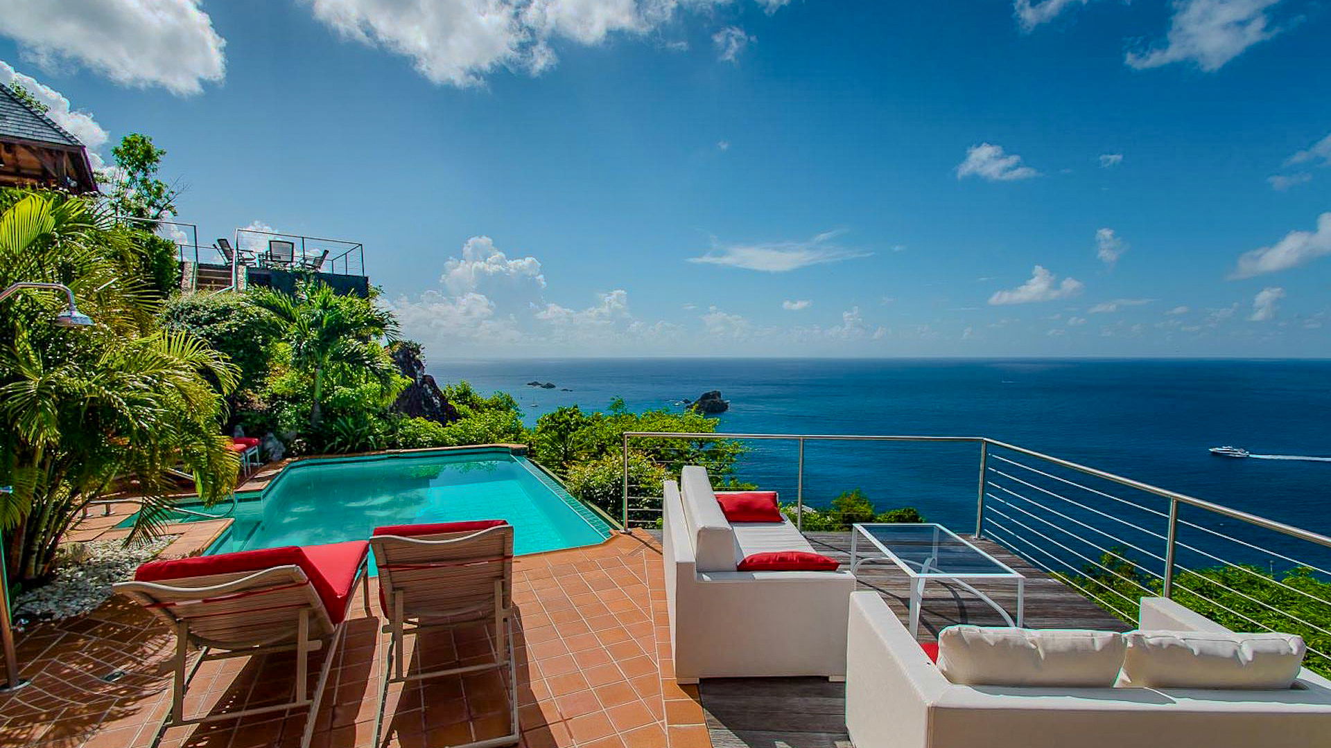 POOL & TERRACE