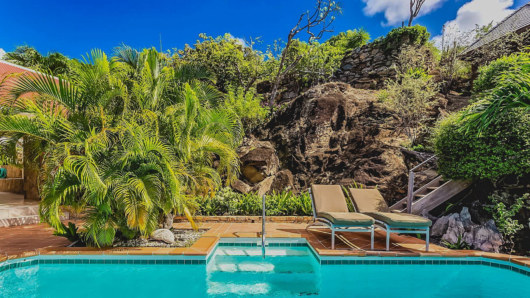 POOL & TERRACE