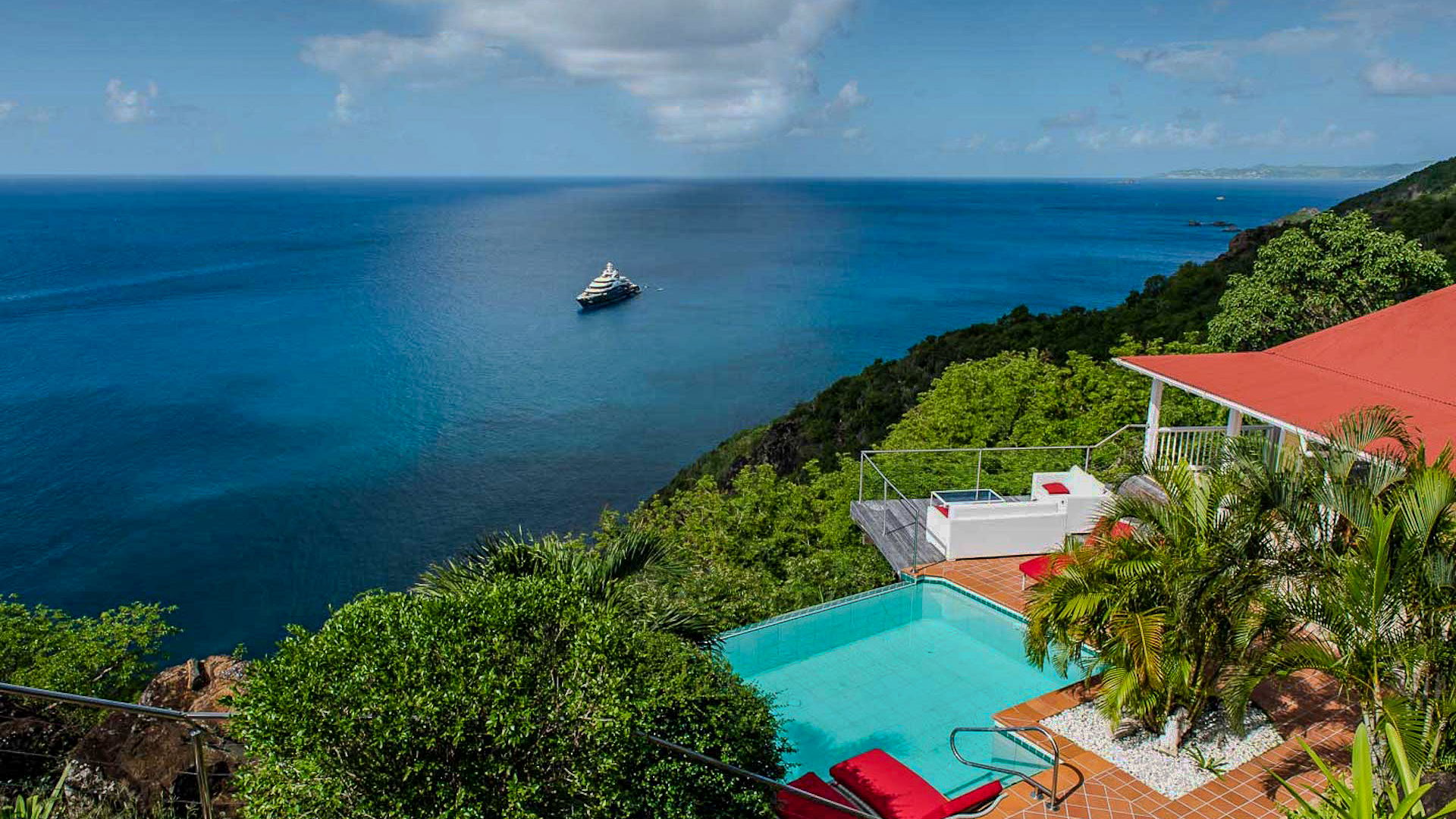 POOL & TERRACE