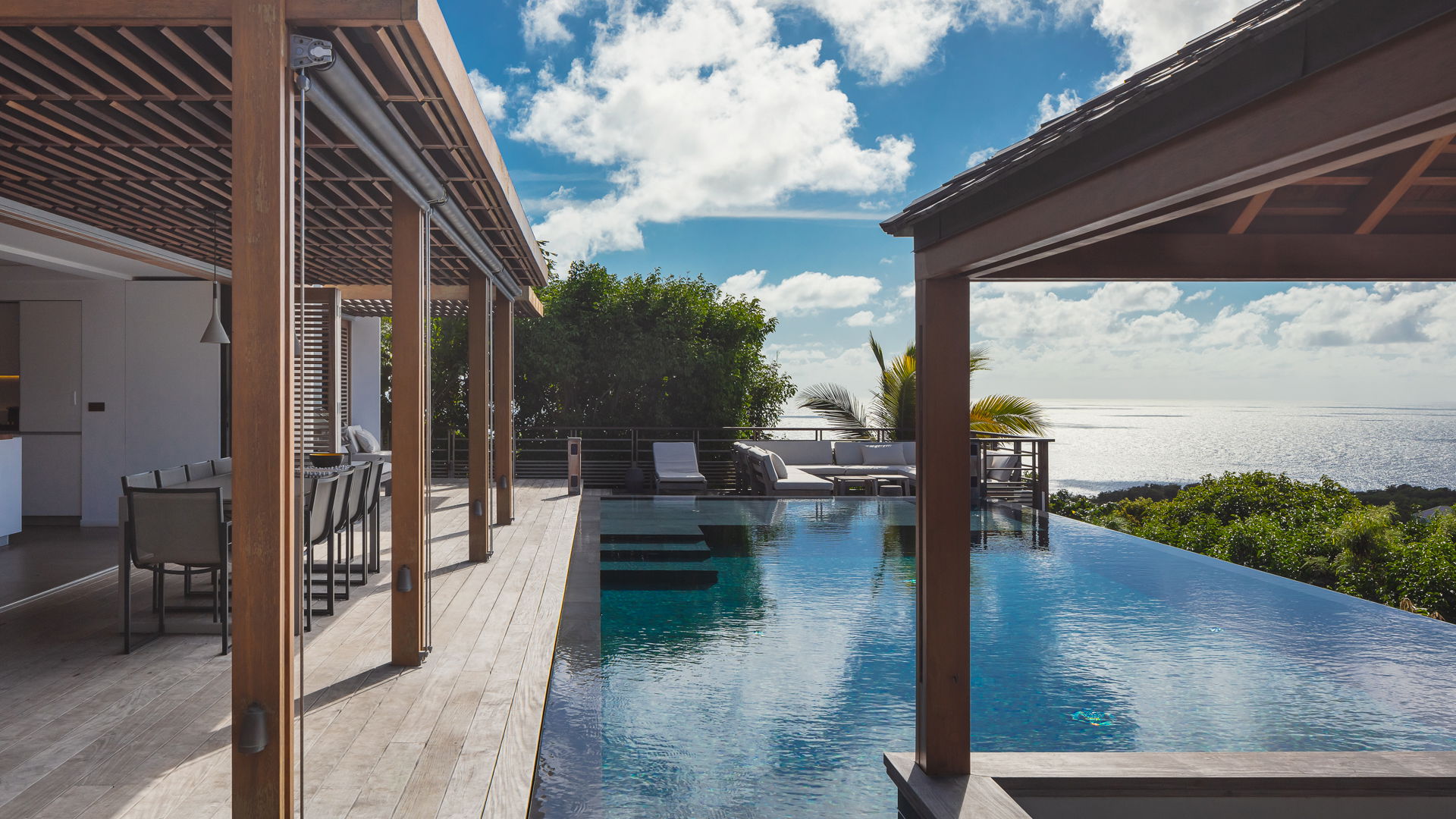 POOL & TERRACE