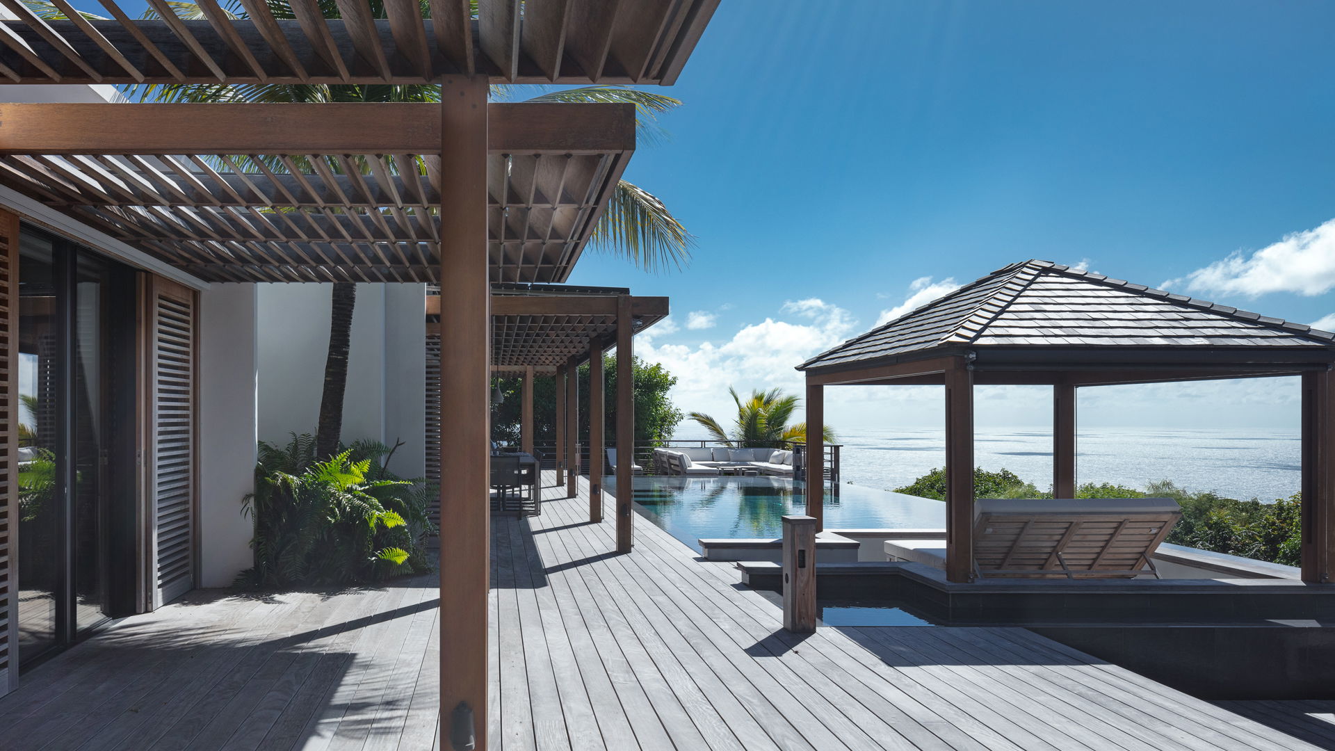 POOL & TERRACE