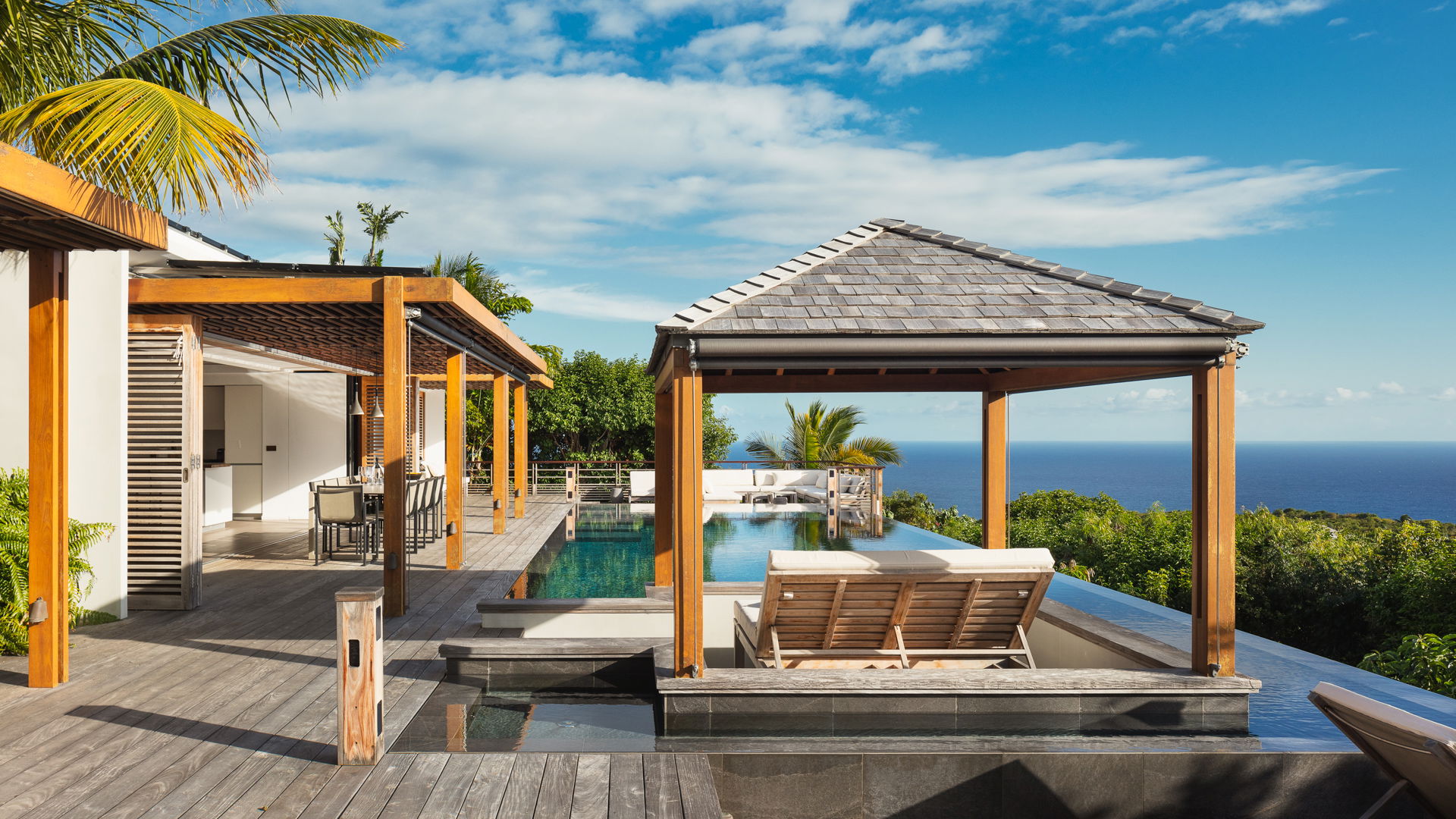 POOL & TERRACE