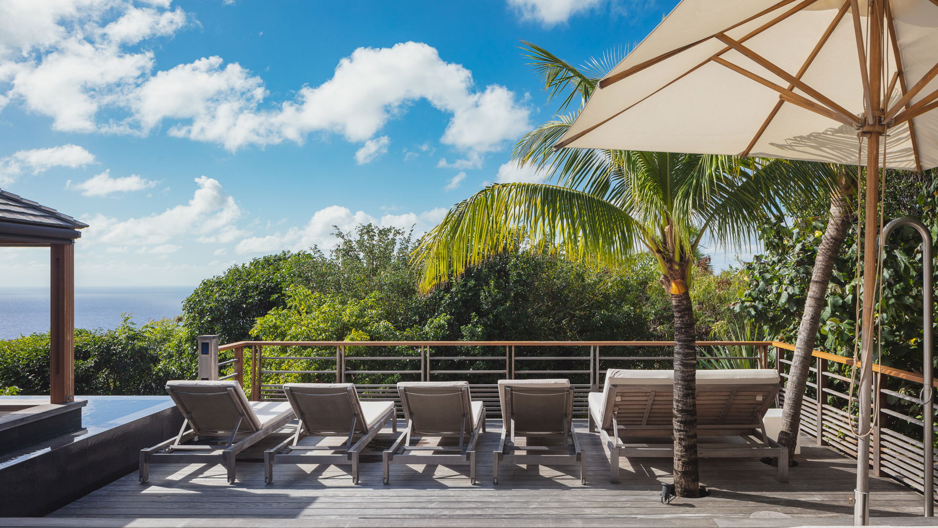 POOL & TERRACE