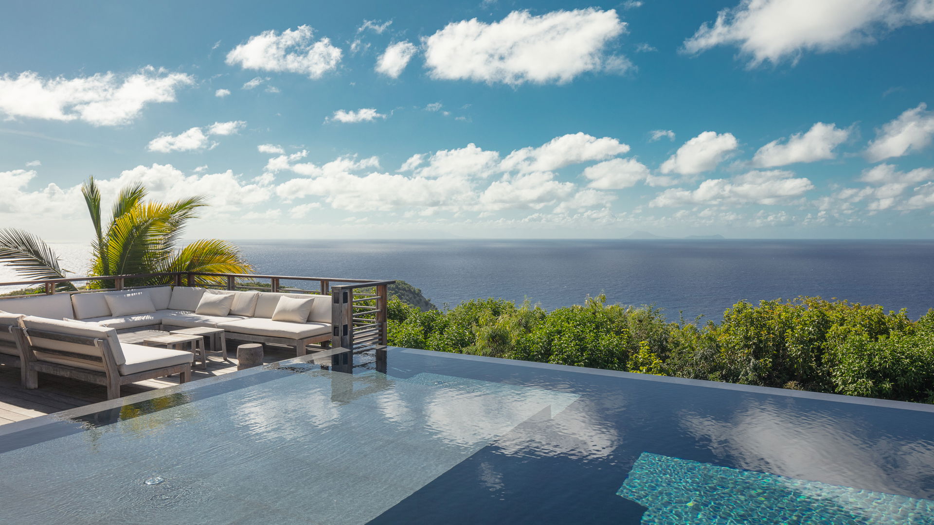 POOL & TERRACE