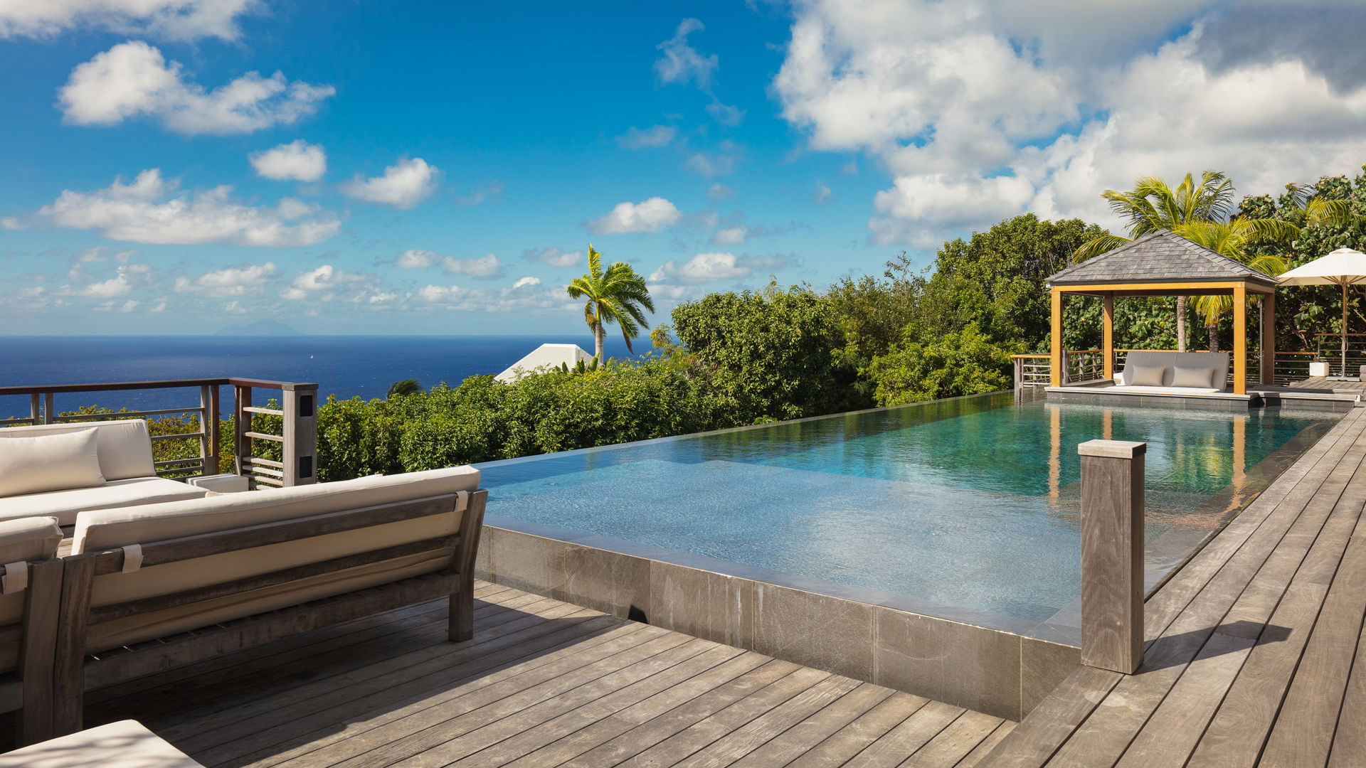 POOL & TERRACE