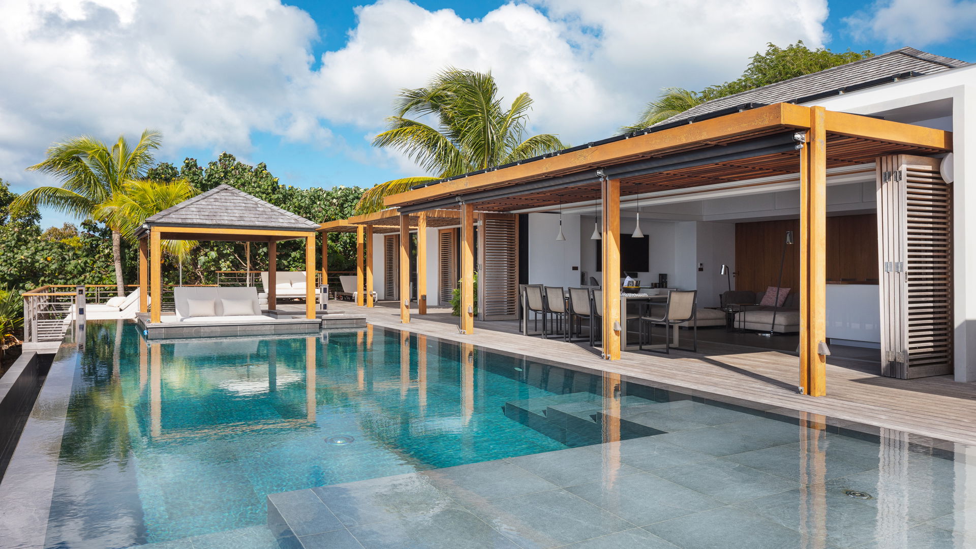 POOL & TERRACE