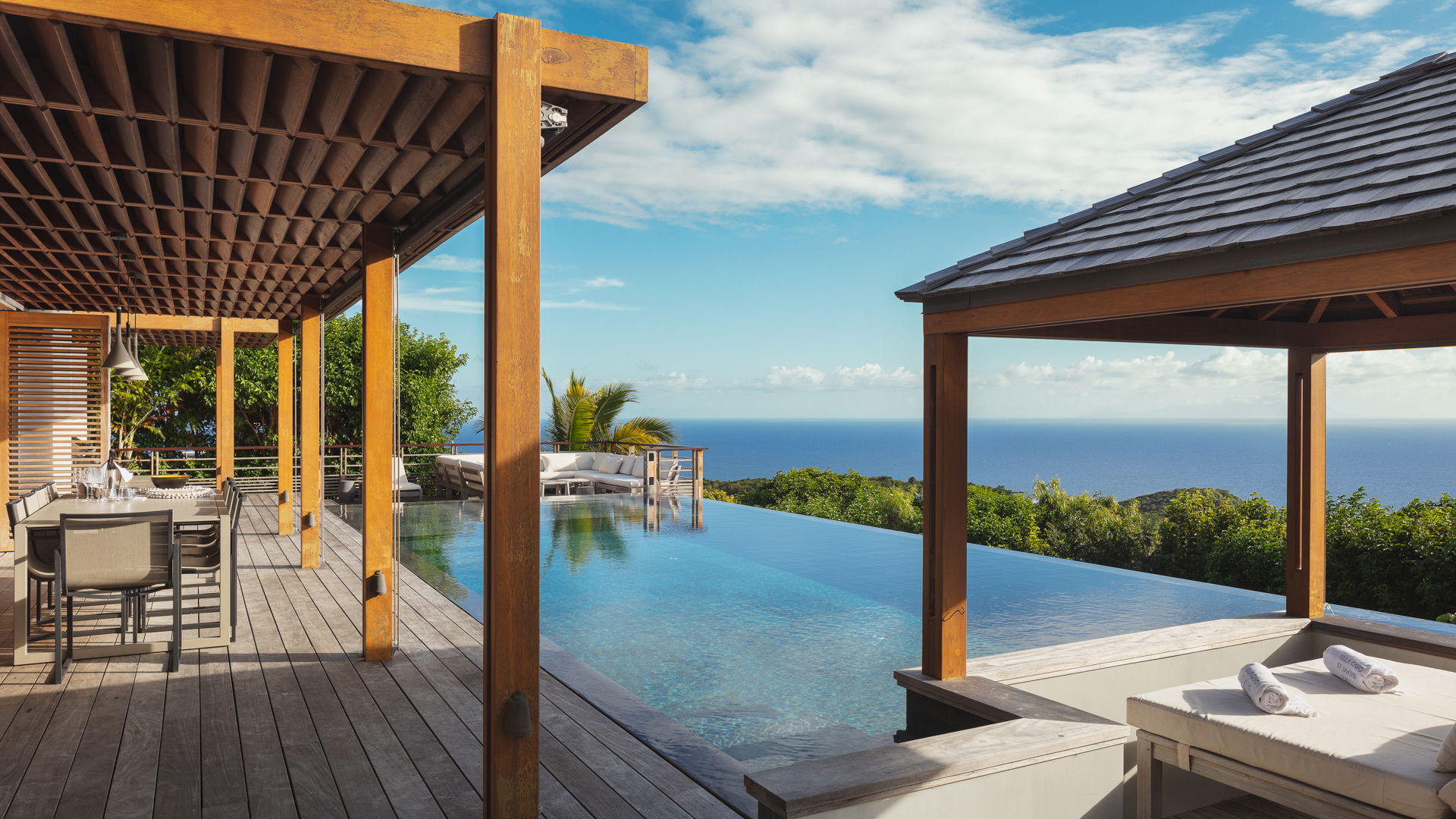 POOL & TERRACE