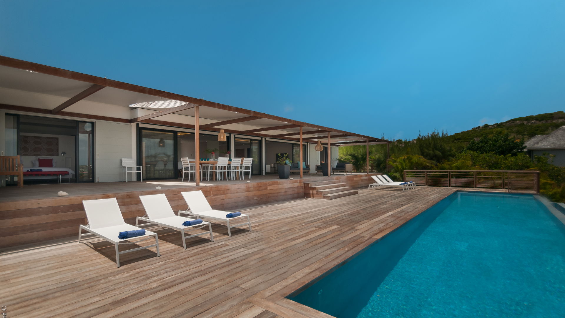 POOL & TERRACE