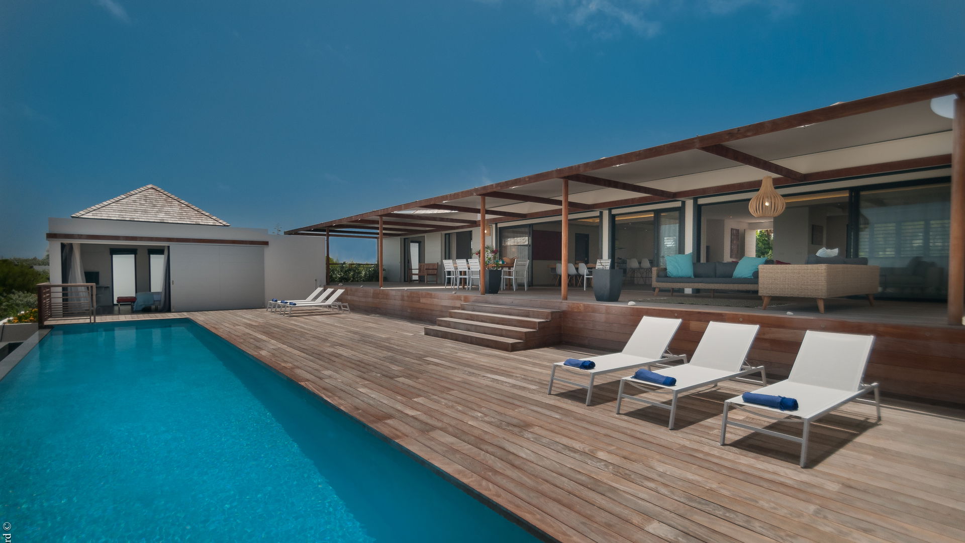 POOL & TERRACE