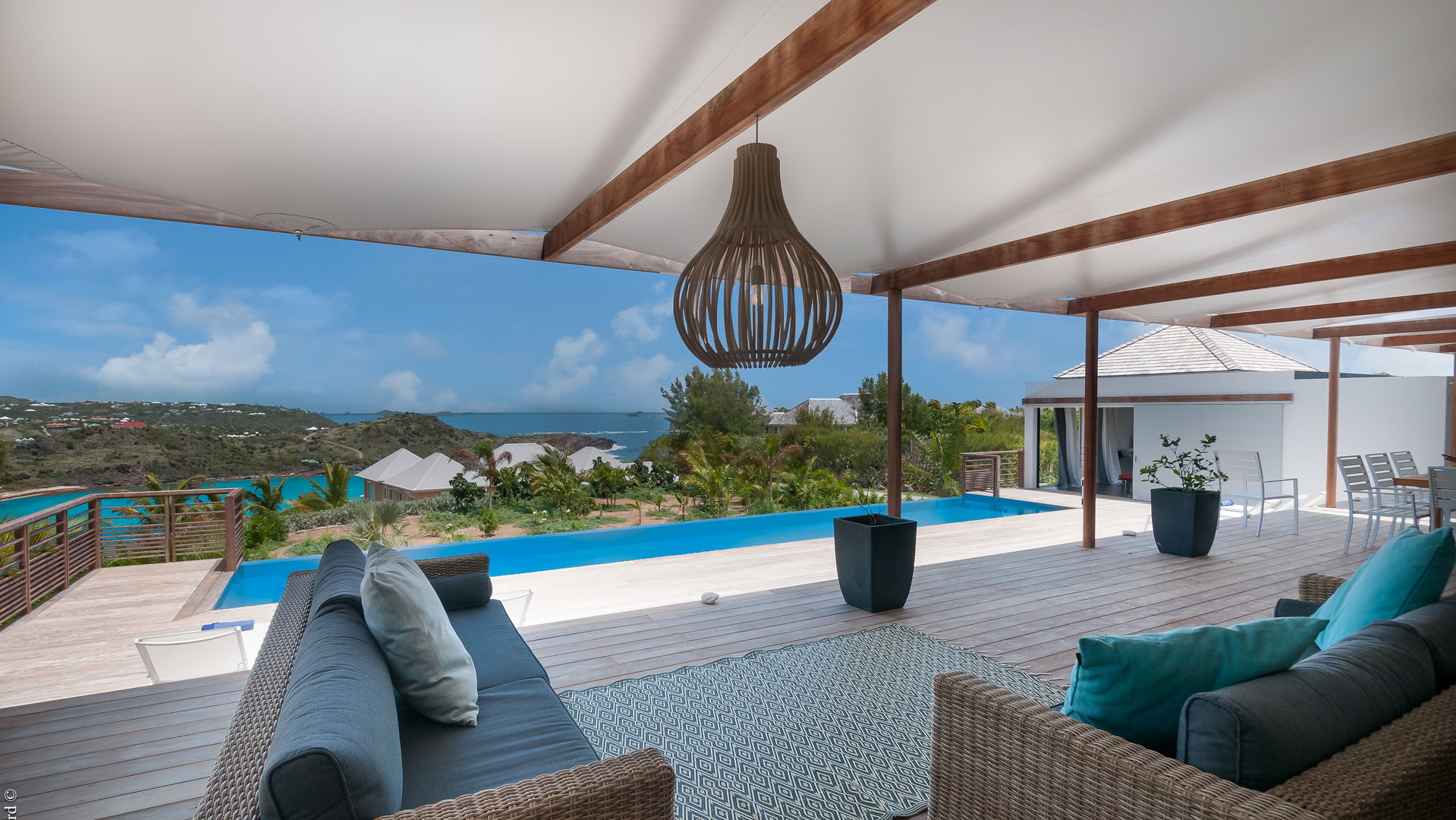 POOL & TERRACE