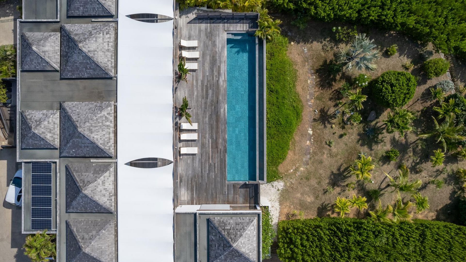 POOL & TERRACE