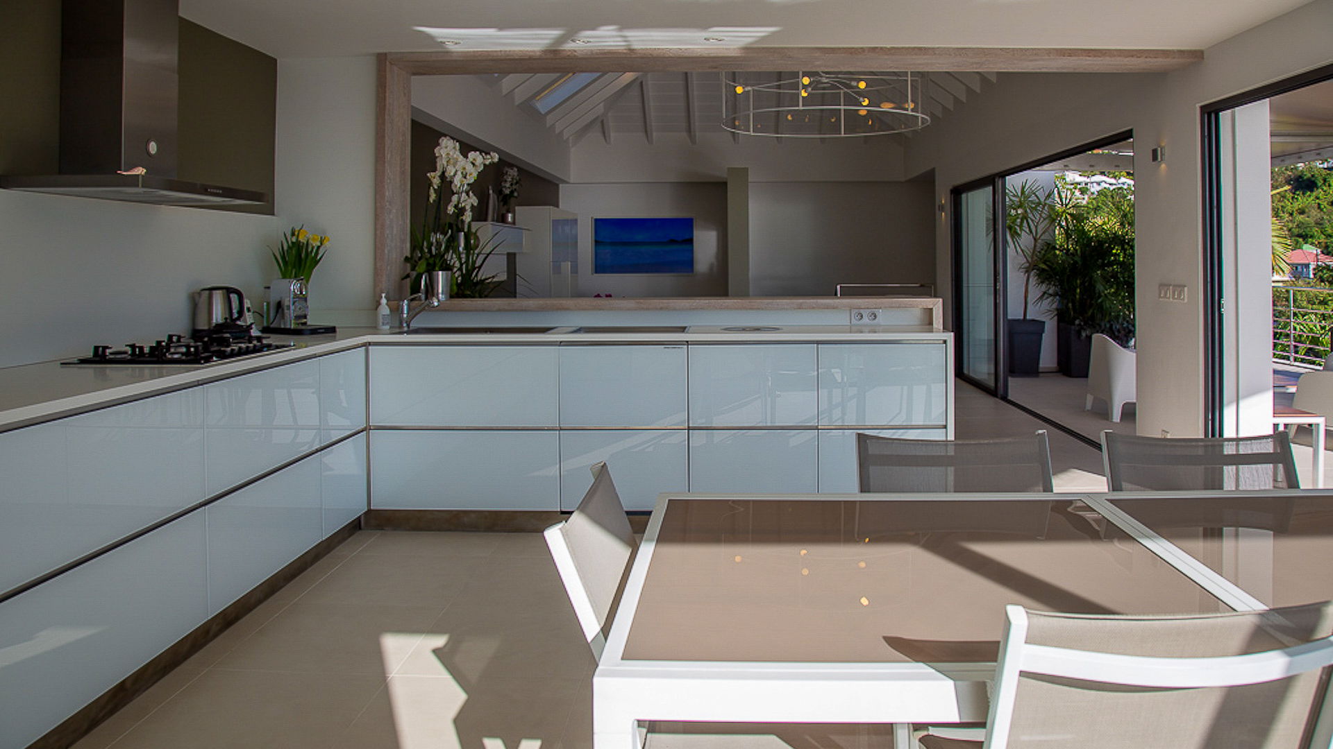KITCHEN & DINING AREA