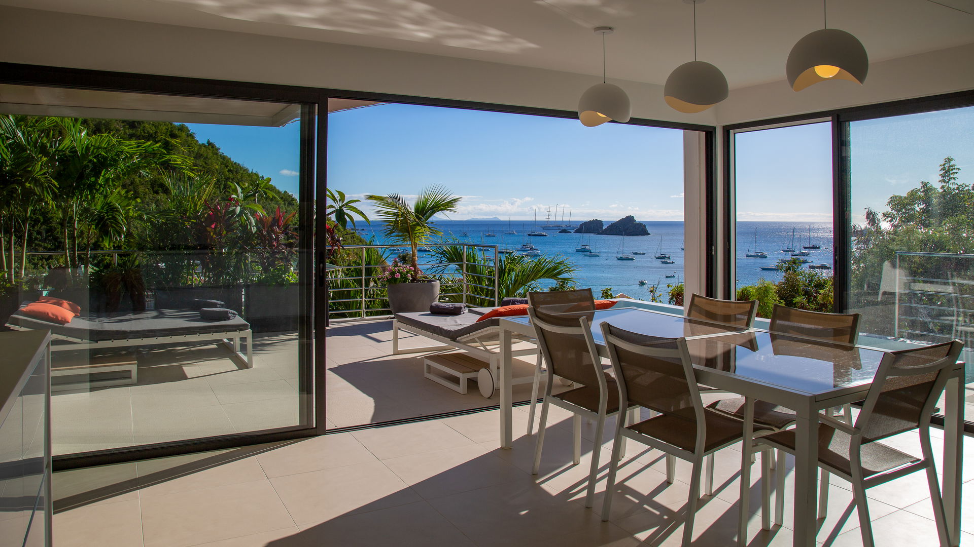 KITCHEN & DINING AREA